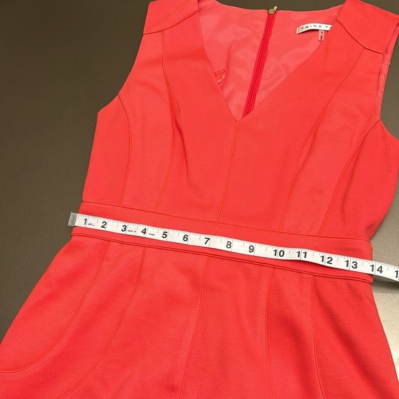 Ladies Gently Worn TRINA TURK SLEEVELESS DRESS - Picture 7 of 9